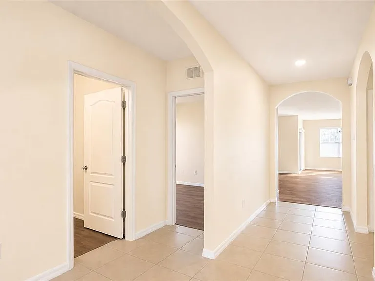 1865 Jackson Oaks Dr — Photo 3