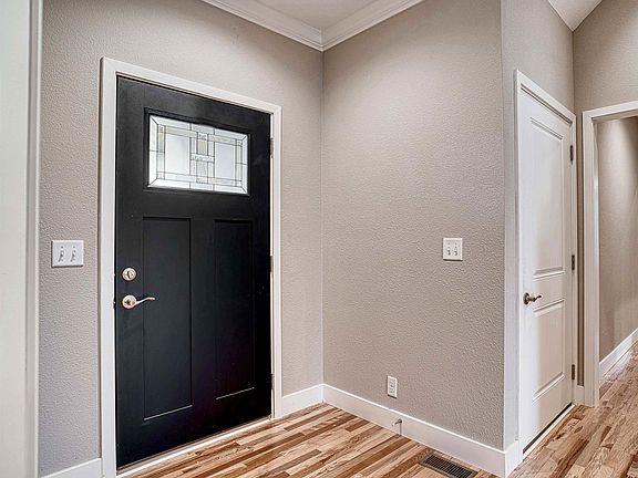 3rd image of 19203 Braeburn Dr