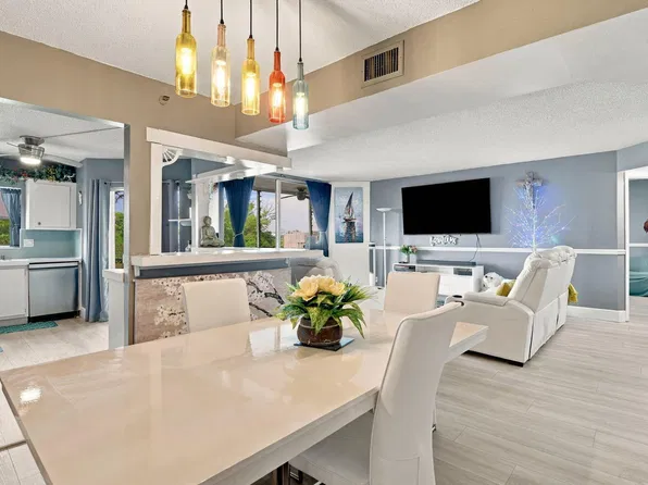 3465 Via Poinciana #405, Lake Worth, FL 33467