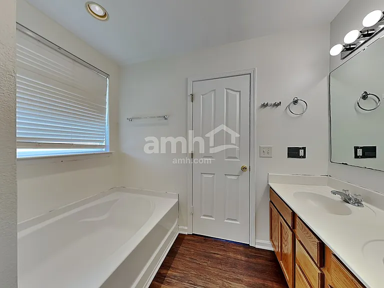2526 Ingleside Dr — Photo 15
