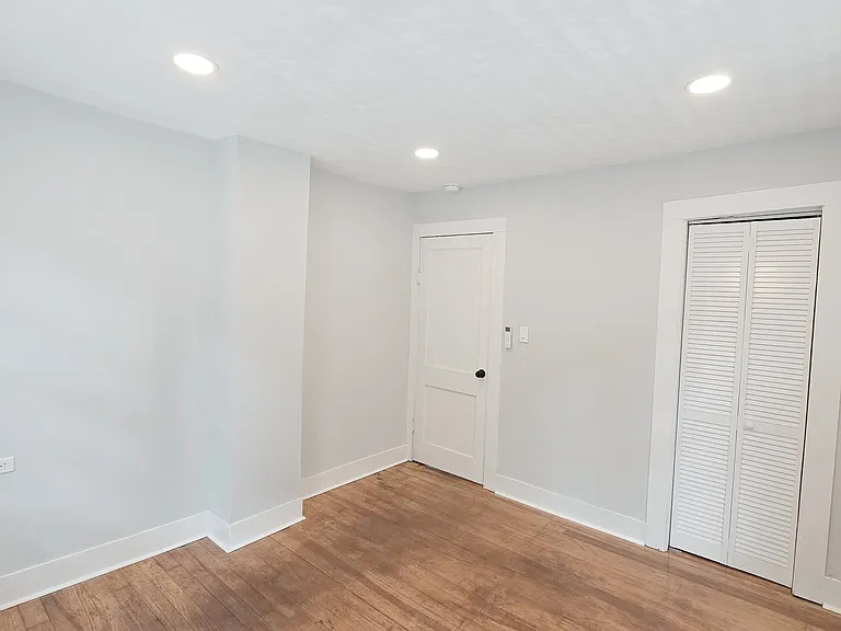 338 S Locust Ave — Photo 16