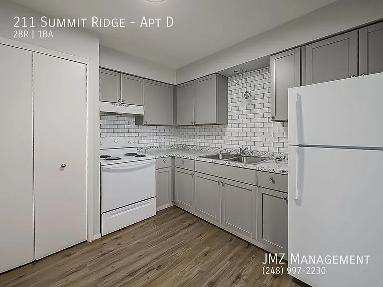 211 Summit Rdg #D — Photo 2
