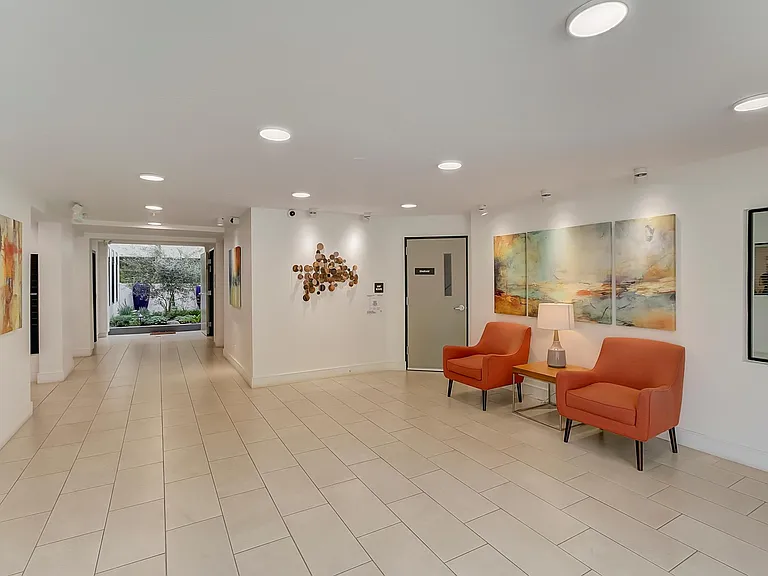 The Kingsley Diplomat Apartments — Photo 11