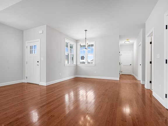 4th image of 49 Sophia Dr