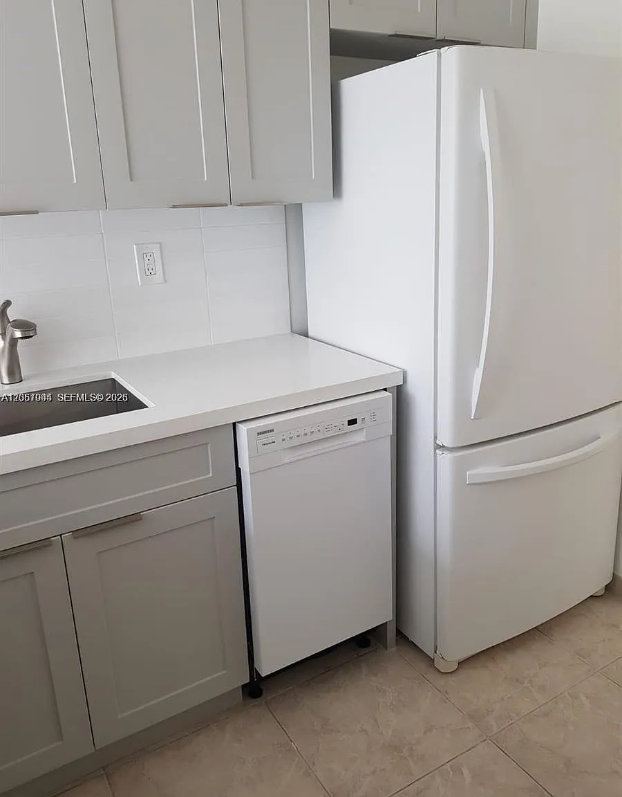 Avila Condo — Photo 2