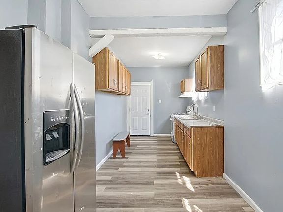 3rd image of 2605 Washington Ave