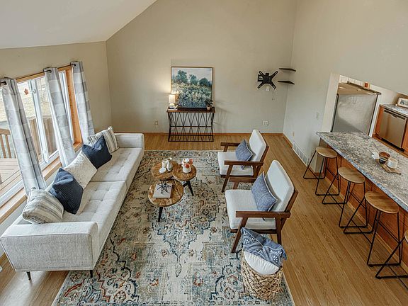 5th image of 411 Oak Park Dr