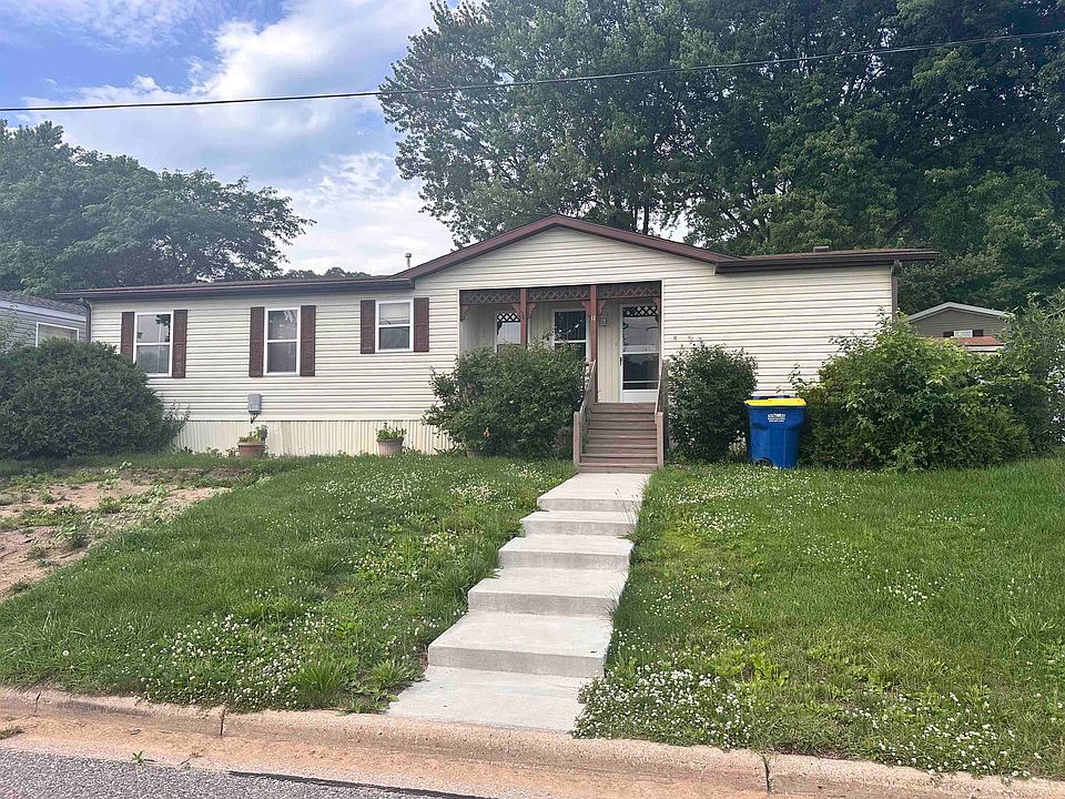 1st image of 1400 Veterans Dr #11