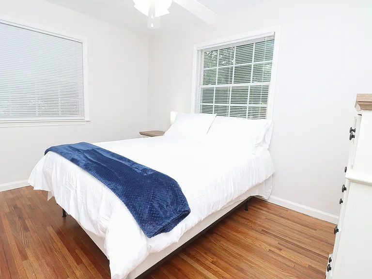 1904 Karen Ln — Photo 16