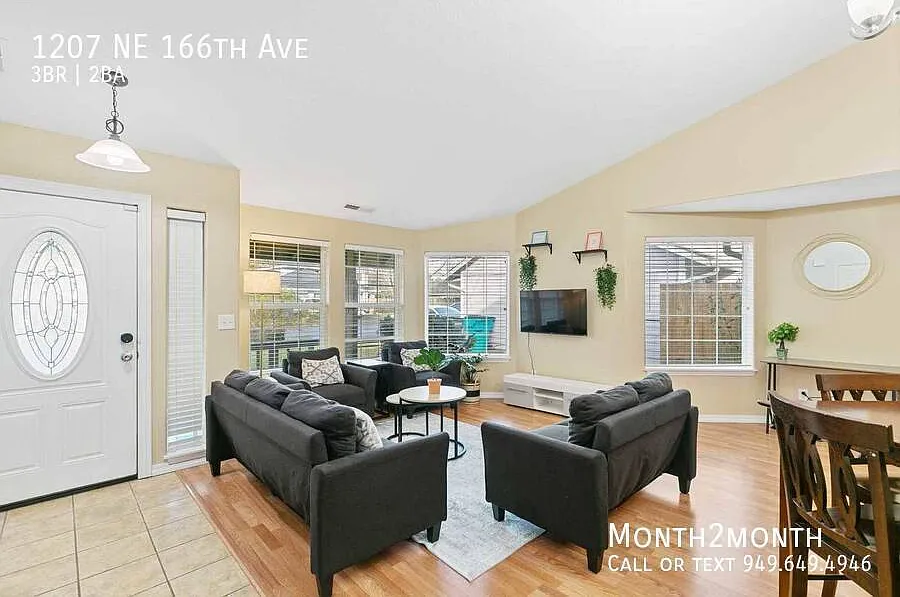 Cascadia Comfort Home on 166th — Photo 4