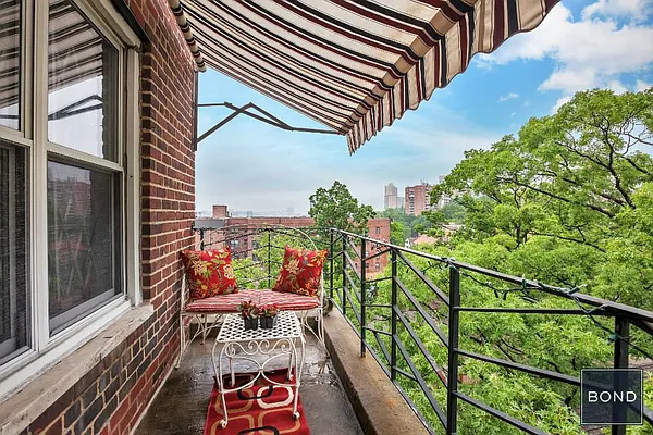 Sold by Bond New York | media 8