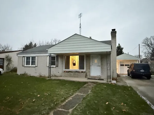 129 Gaige St, Croswell, MI 48422