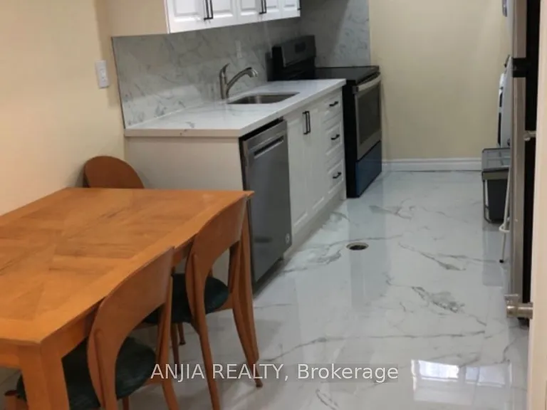 20 Colinayre Cres #1 — Photo 1