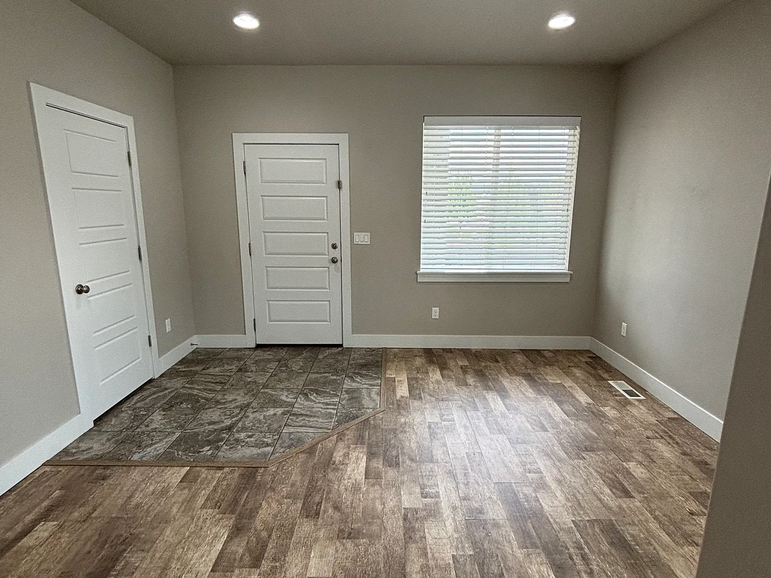 4 bed, 3.5 bath, 3103 sqft, $2,995 — Photo 3