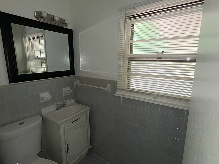 24 SW 45th St — Photo 12