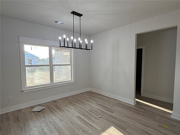 4th image of 165 N Panther Ave