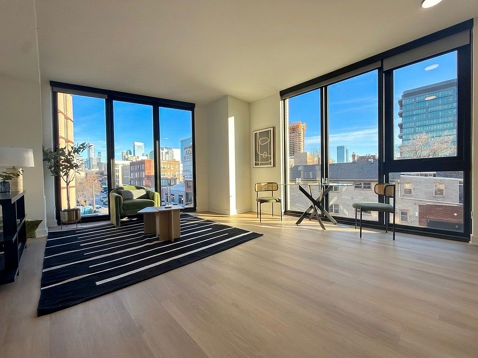 1st image of 1100-15 W Grand Ave #509