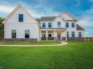 16 Holcombe Grove Rd, Lambertville, NJ 08530