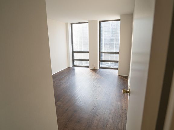 3rd image of 1660 N Lasalle St #1308