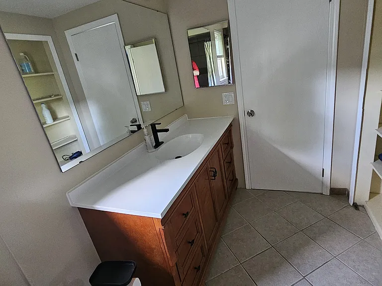 880 Dickson Ln — Photo 3