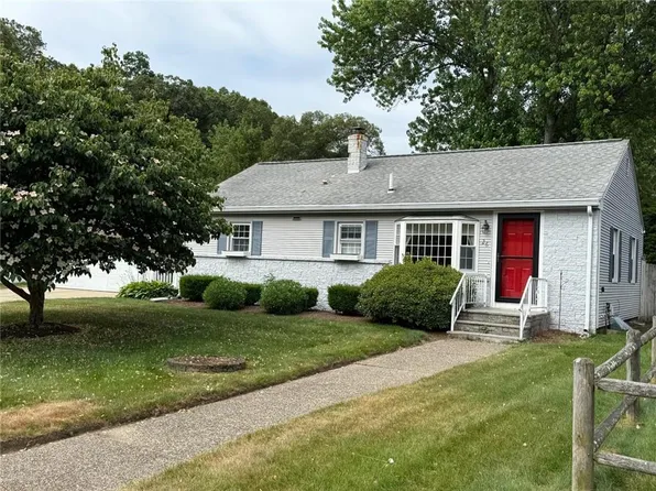 26 Flora Ave, Woonsocket, RI 02895