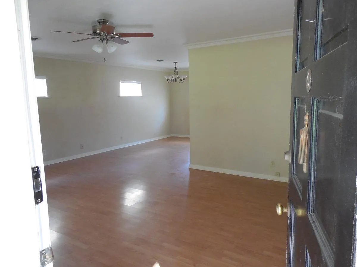 Living/Dining Area from Entry - 2100 Woodmont Ave