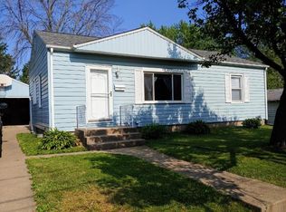 1011 16 1/2 St, Bettendorf, IA 52722