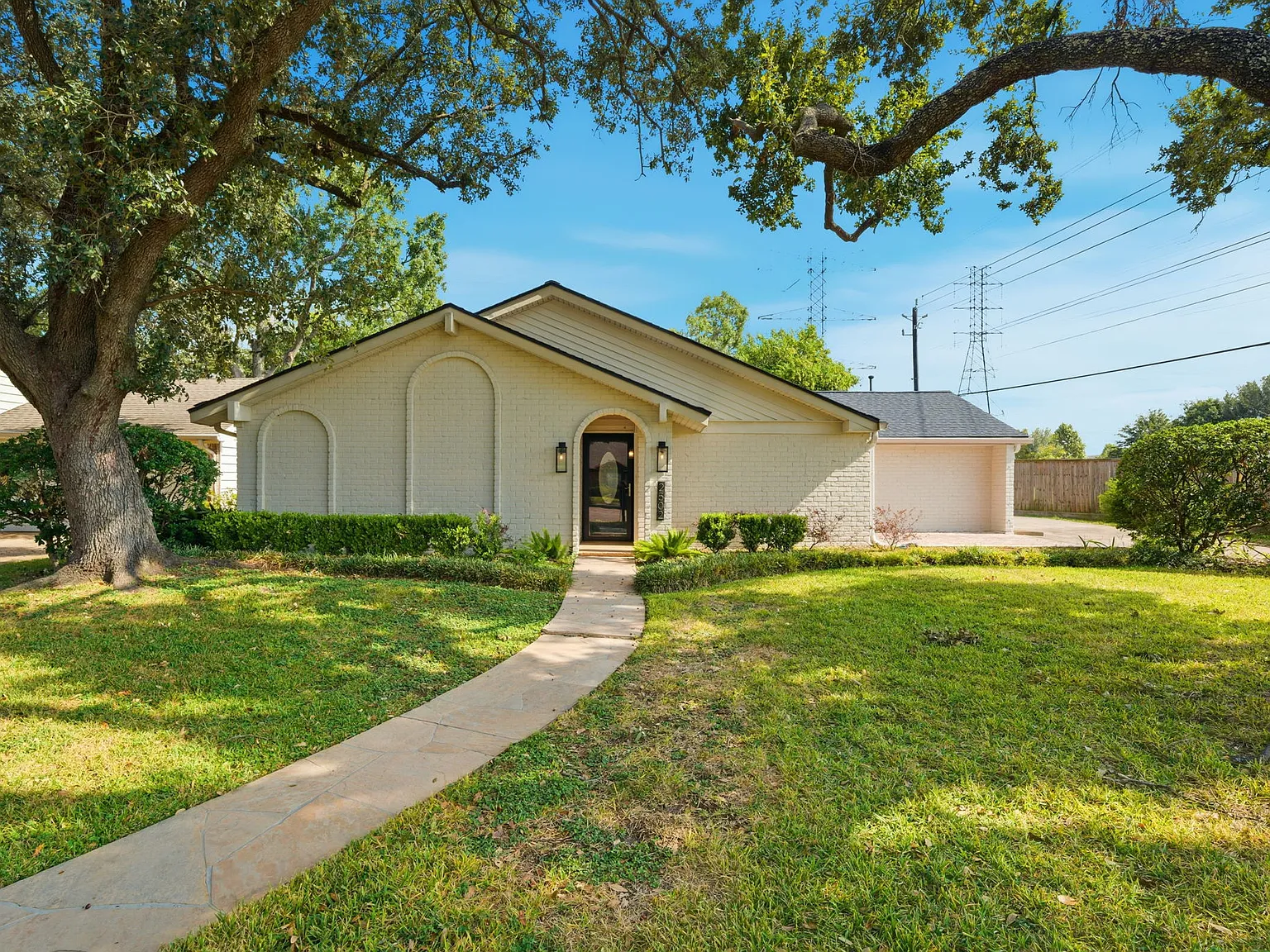 3 bed, 1872 sqft, $2,700 — Photo 1