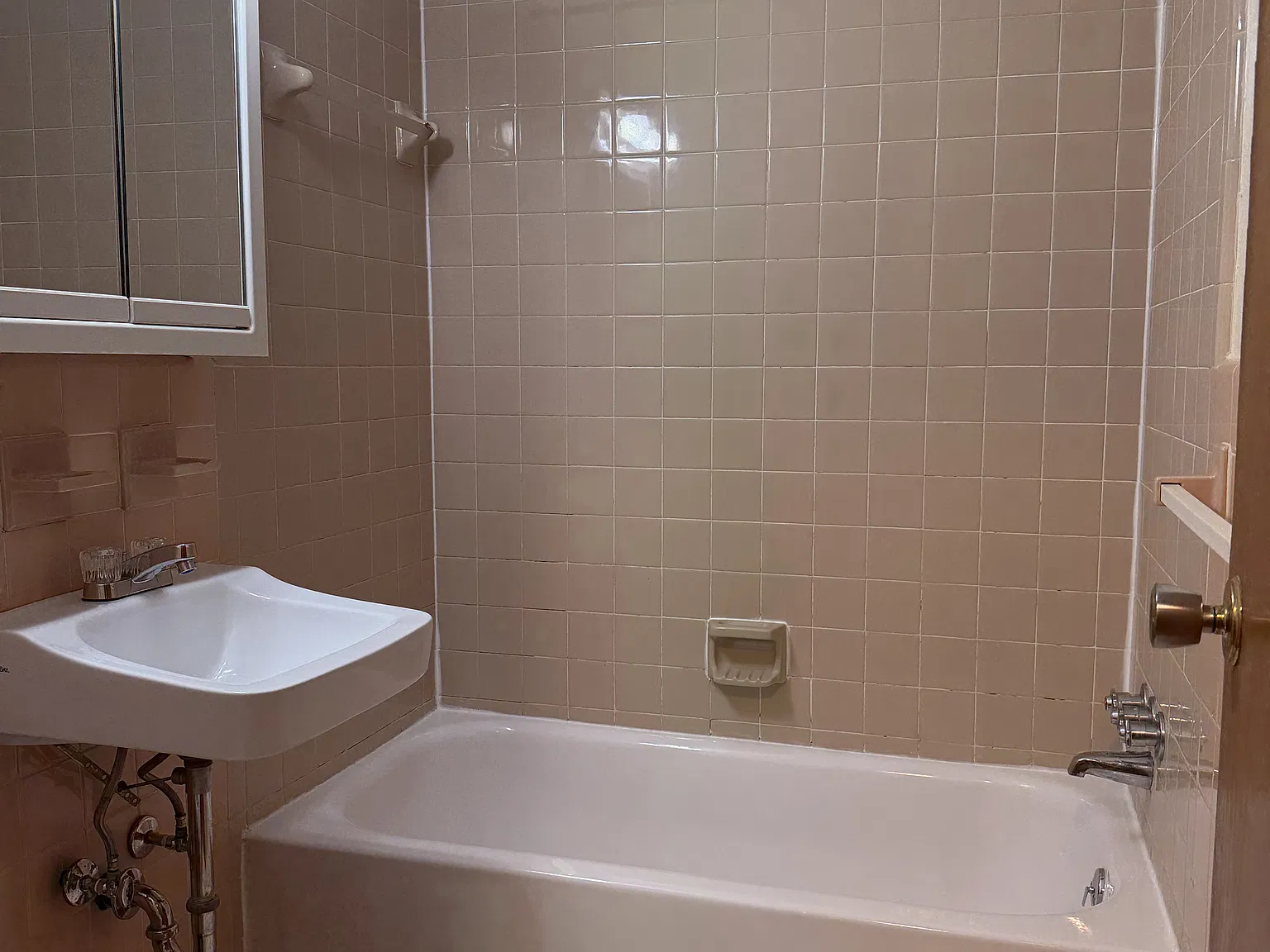 2 bed, 850 sqft, $955 — Photo 2