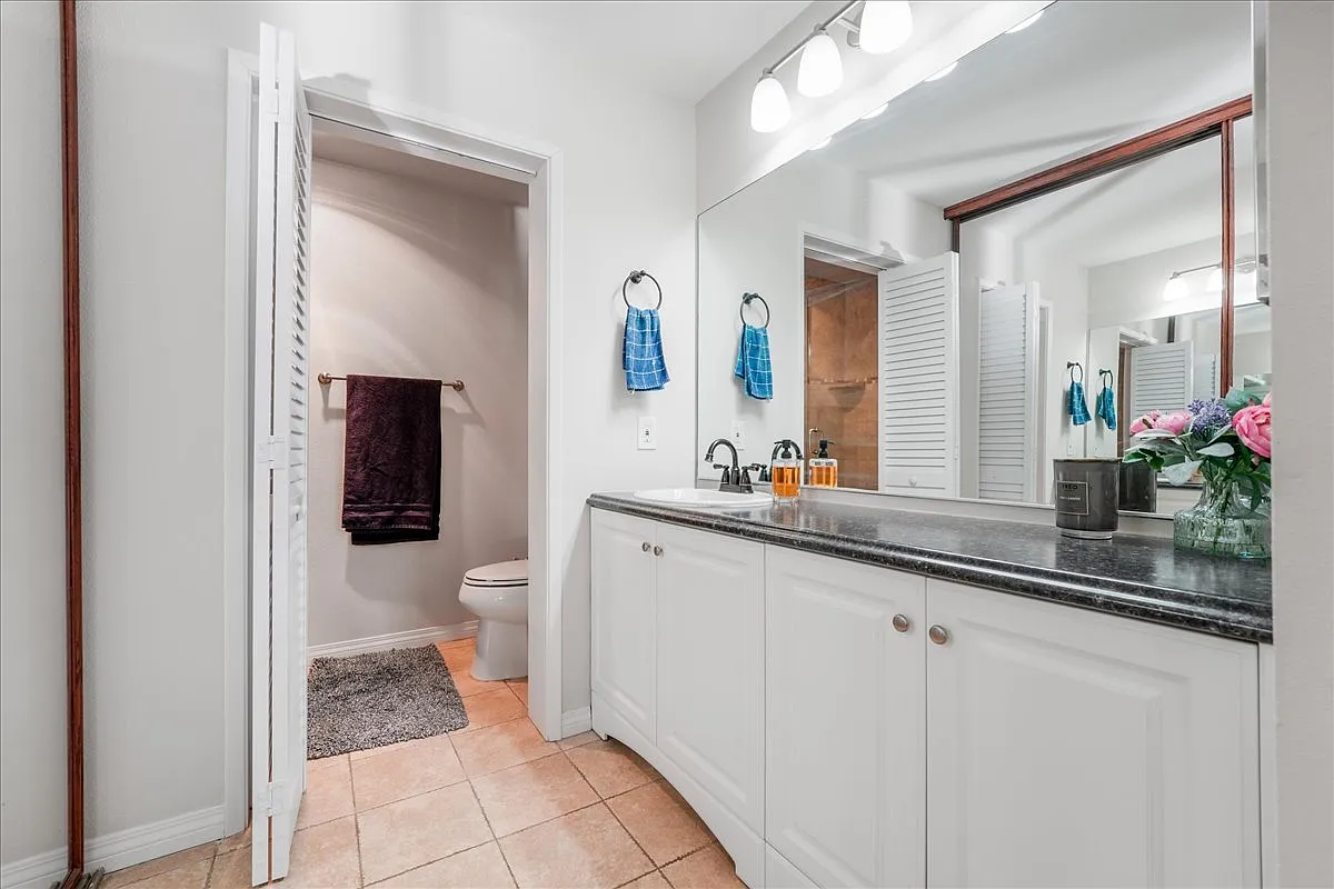3 bed, 1279 sqft, $3,795 — Photo 3