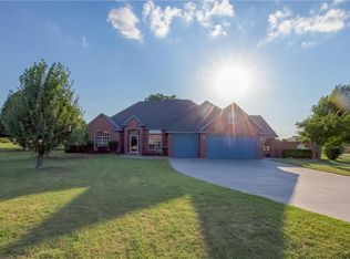 219 Cambrye Dr, Tuttle, OK 73089