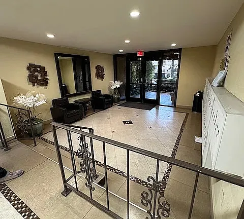 1735 N Fuller Ave #323 — Photo 24
