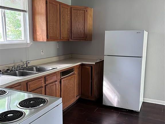 5th image of 530 Jackson Ave