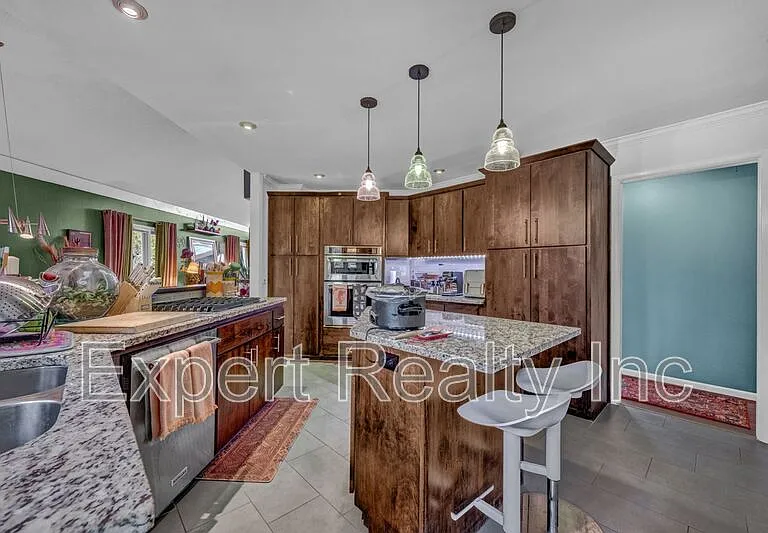 373 Laredo Dr — Photo 13