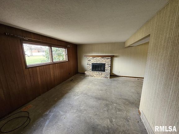4th image of 1211 Garfield Ct