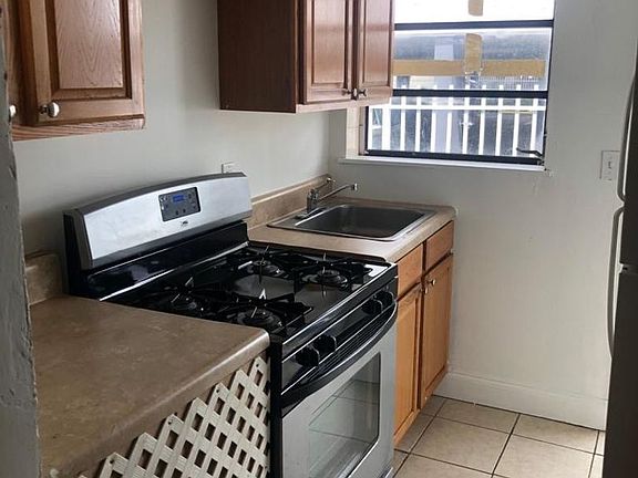 4th image of 1980 Biarritz Dr APT C