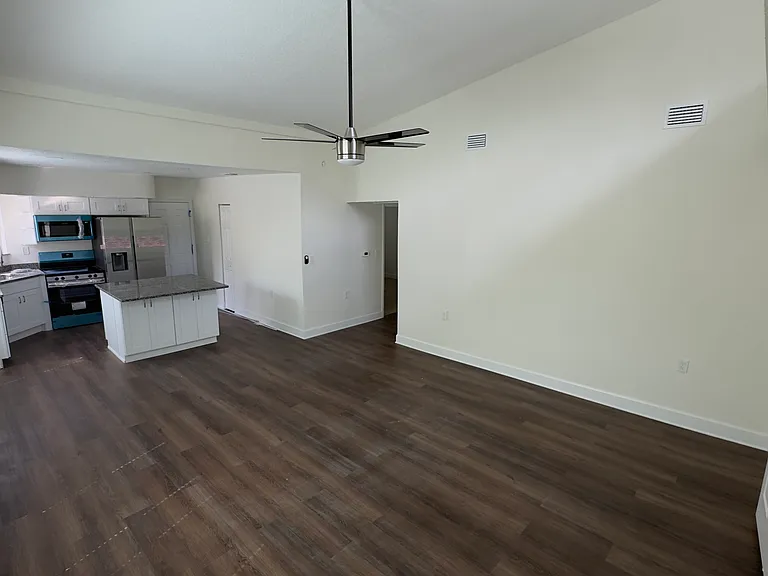 2223 W Harbor Dr S — Photo 4
