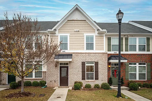 542 Berry Chase Way Photo 1