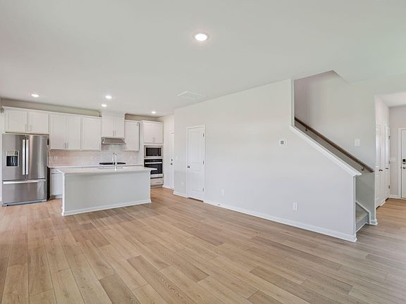 4th image of 640 Red River Dr