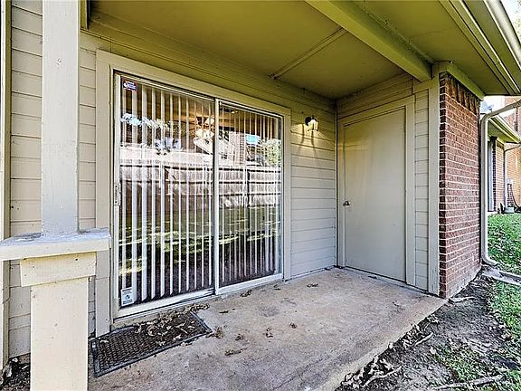 3rd image of 1473 Meadowood Village Dr