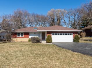 506 W Apple Tree Rd, Glendale, WI 53217