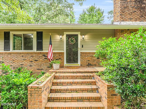 2nd image of 122 Davis Woods Dr