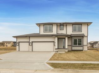 16315 Springbrook Trl, Urbandale, IA 50323