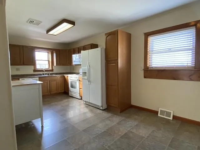 Eat-in Kitchen