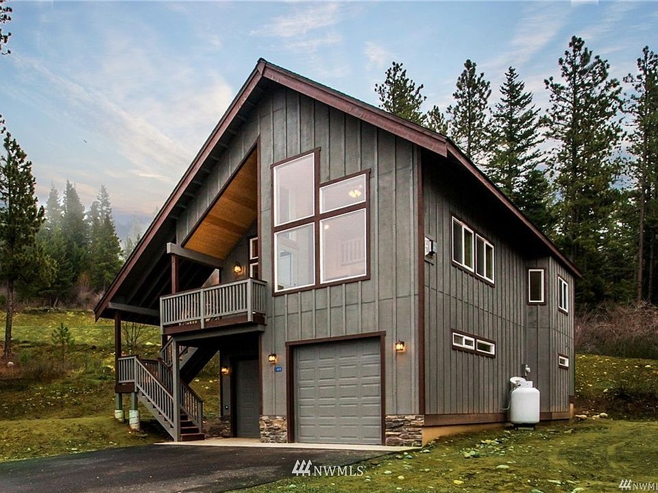 Photo shown is from a similar cabin. Interior finishes and color schemes have changed.