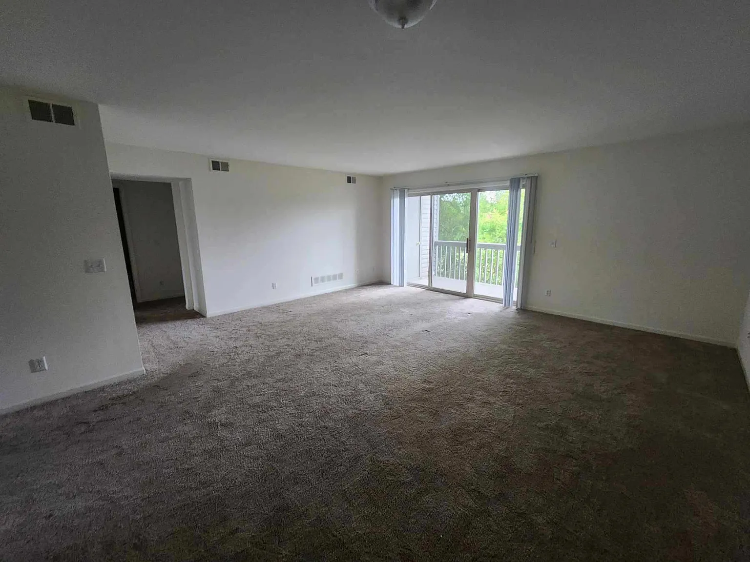 2 bed, 1080 sqft, $1,625 — Photo 2
