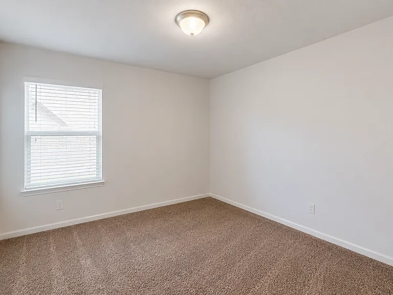 8915 Hidden Oaks Dr — Photo 10