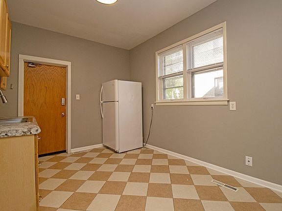 4th image of 1747 Marshall Ave