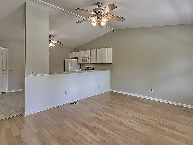1111 Lancaster St — Photo 3