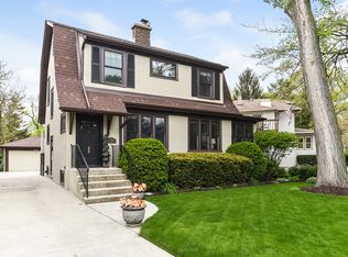 388 N Delaplaine Rd, Riverside, IL 60546